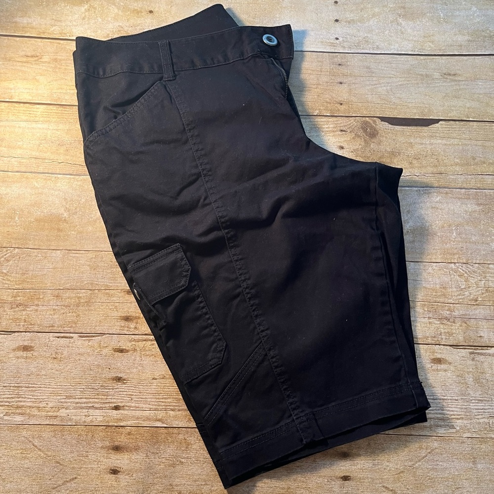 Lane Bryant Women’s Black Long Length Cargo Shorts Side Pockets Size 18 EUC